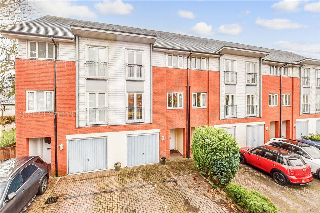 Property photo 3 of 10 External (Web) 1