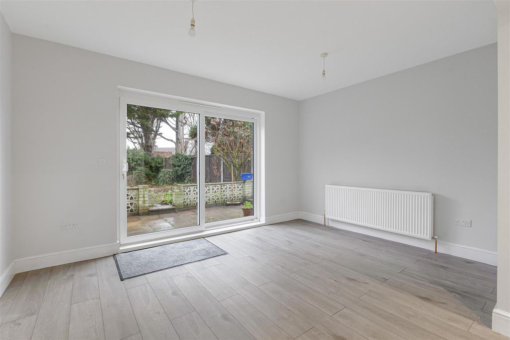 Property photo 3 of 15 B2G_5085.Jpg