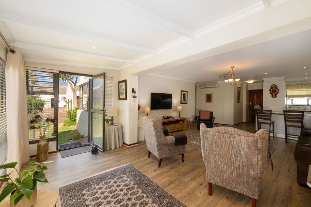 Property photo 2 of 21 Sw1727850