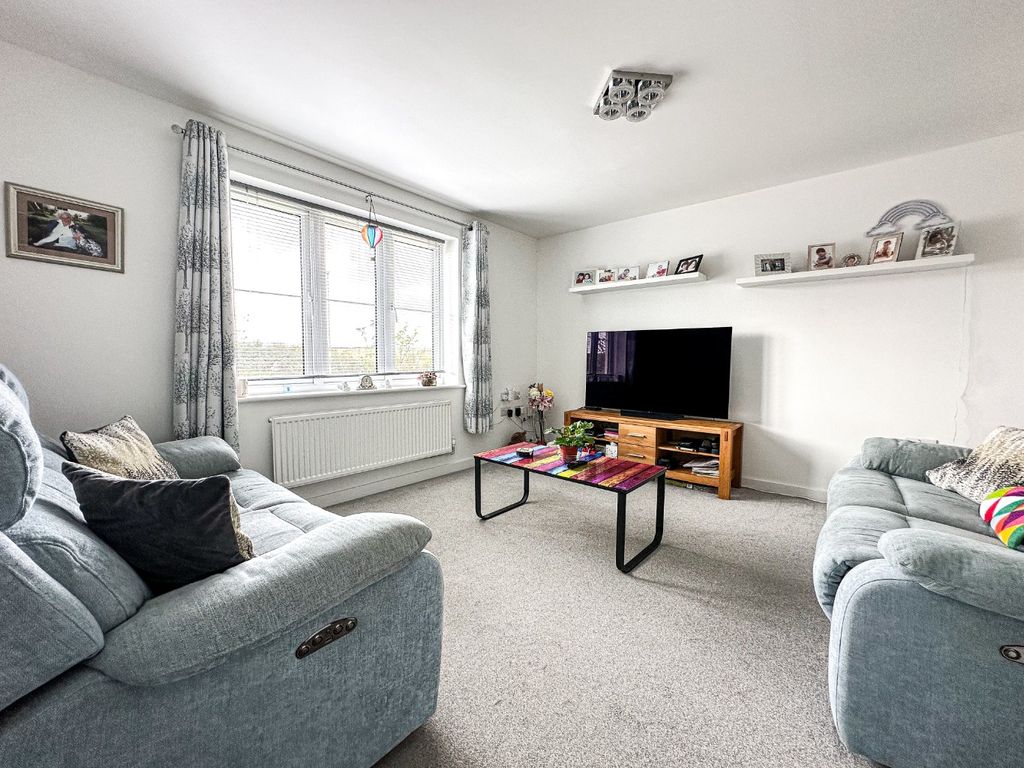 Property photo 3 of 21 4636299