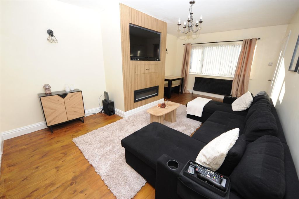 Property photo 2 of 23