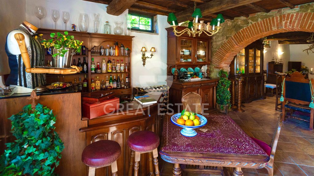 Property photo 2 of 39 Interiors