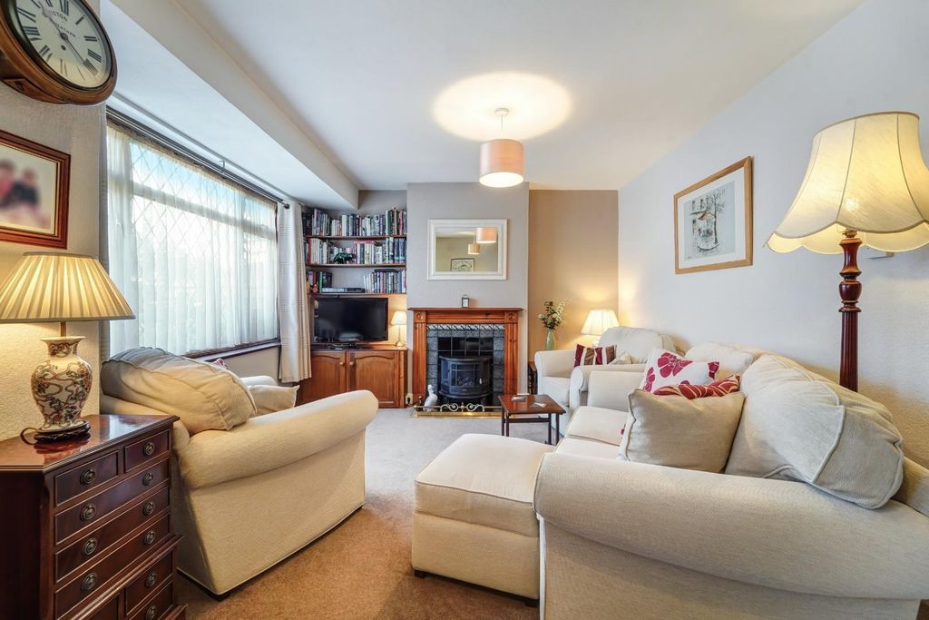 Property photo 3 of 14 Ravenswood Avenue
