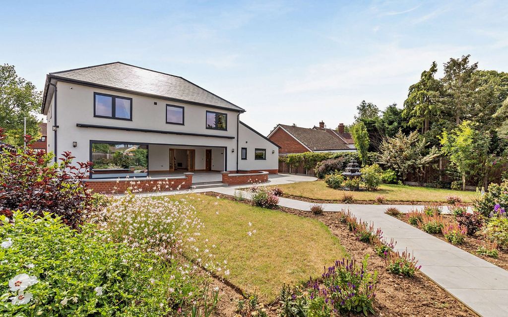 Property photo 1 of 22 Gardens