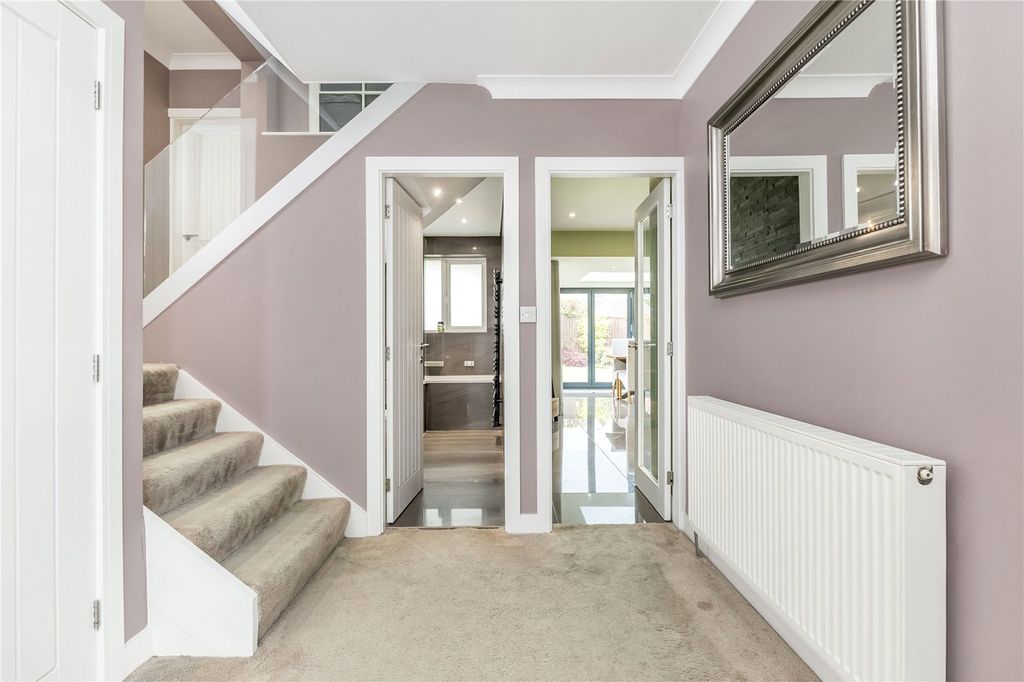 Property photo 2 of 31 Entrance Hall