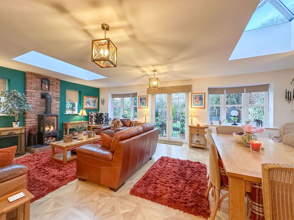 Property photo 3 of 27