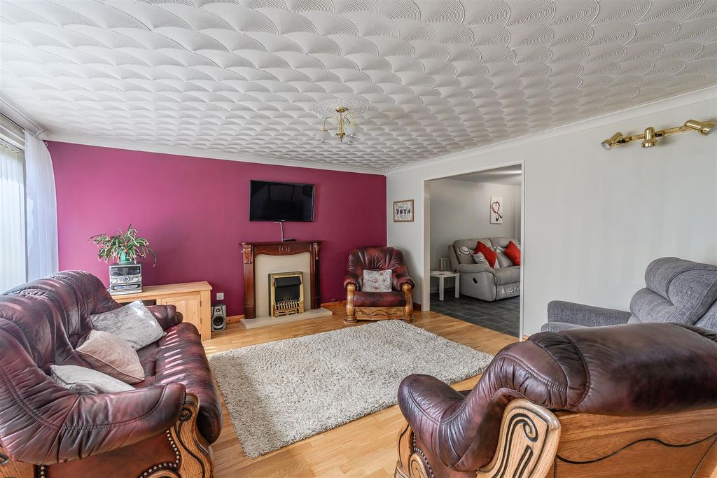 Property photo 3 of 23