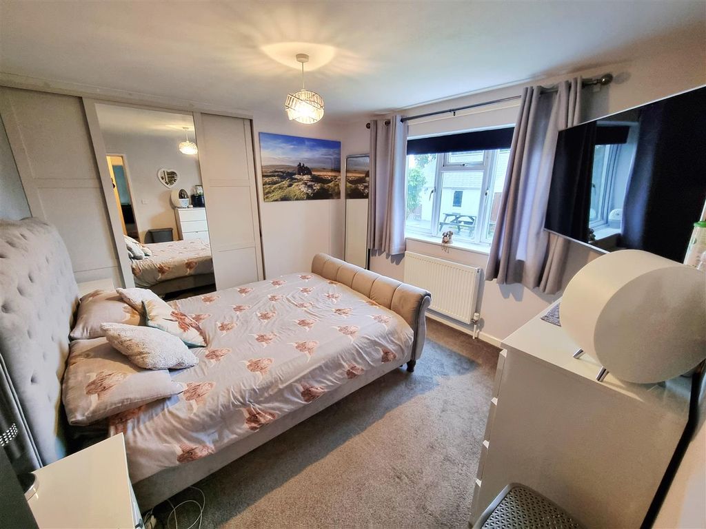 Property photo 3 of 15 Bed 1.Jpg