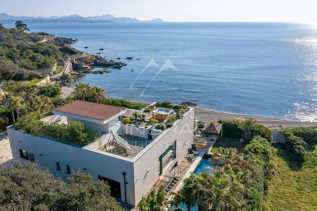 Property photo 1 of 10 Close To Cannes - Waterfront Modern Villa
