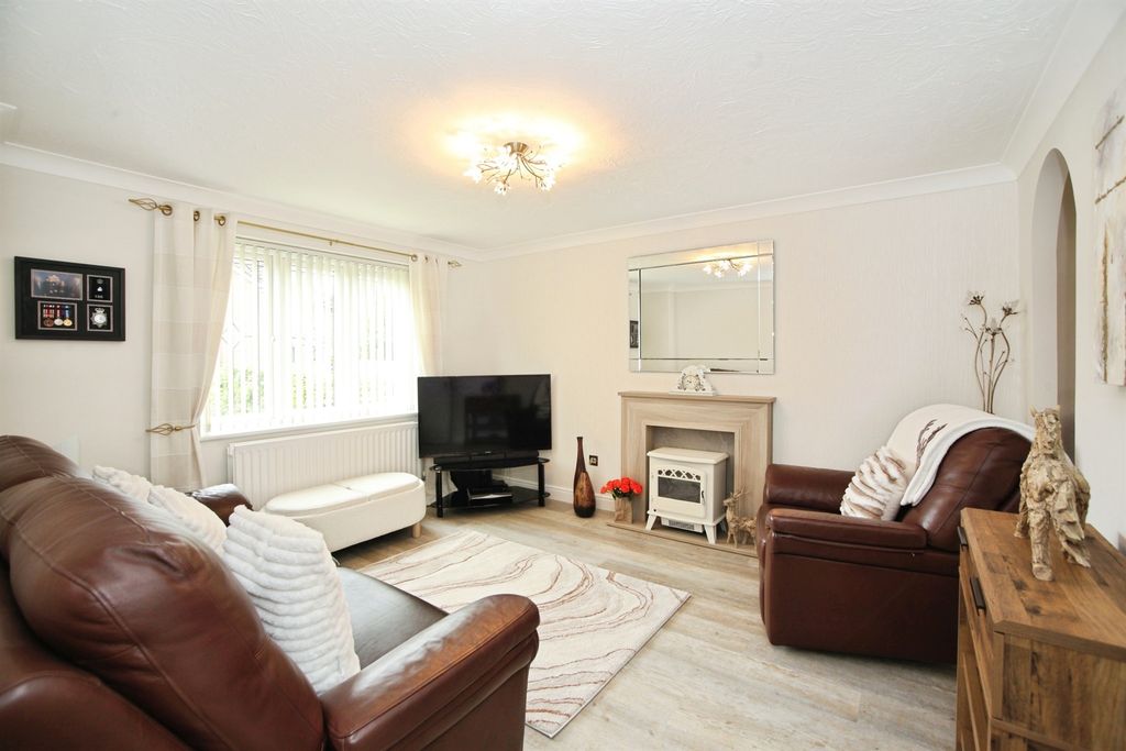 Property photo 3 of 28