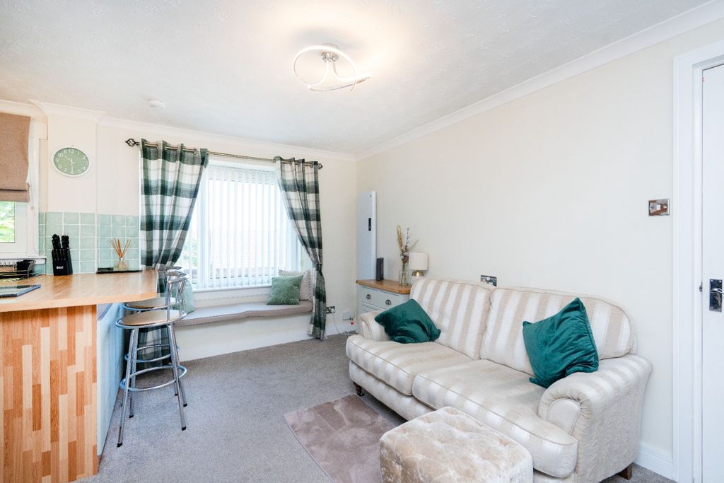 Property photo 2 of 15 4178096