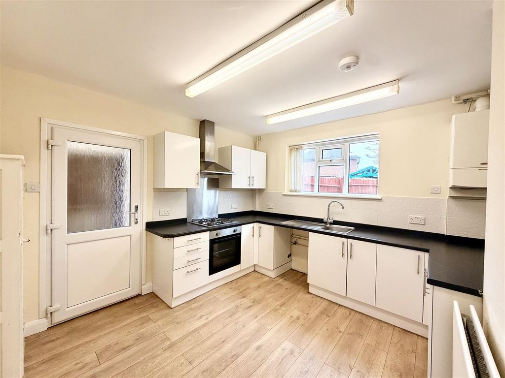 Property photo 3 of 13 4