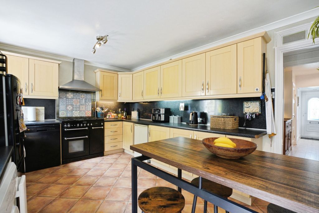 Property photo 1 of 18 Kitchen
