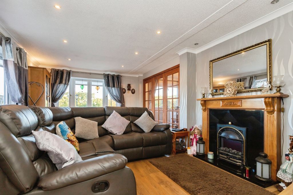 Property photo 2 of 16 Photo