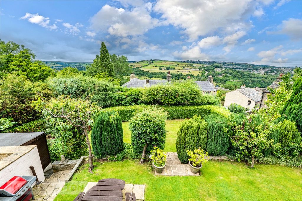 Property photo 2 of 41 Gardens/Views