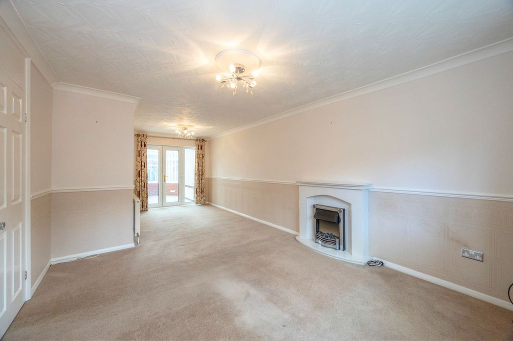 Property photo 3 of 27