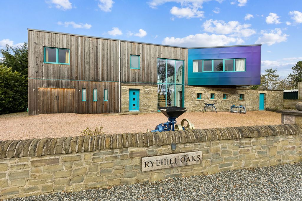 Property photo 1 of 43