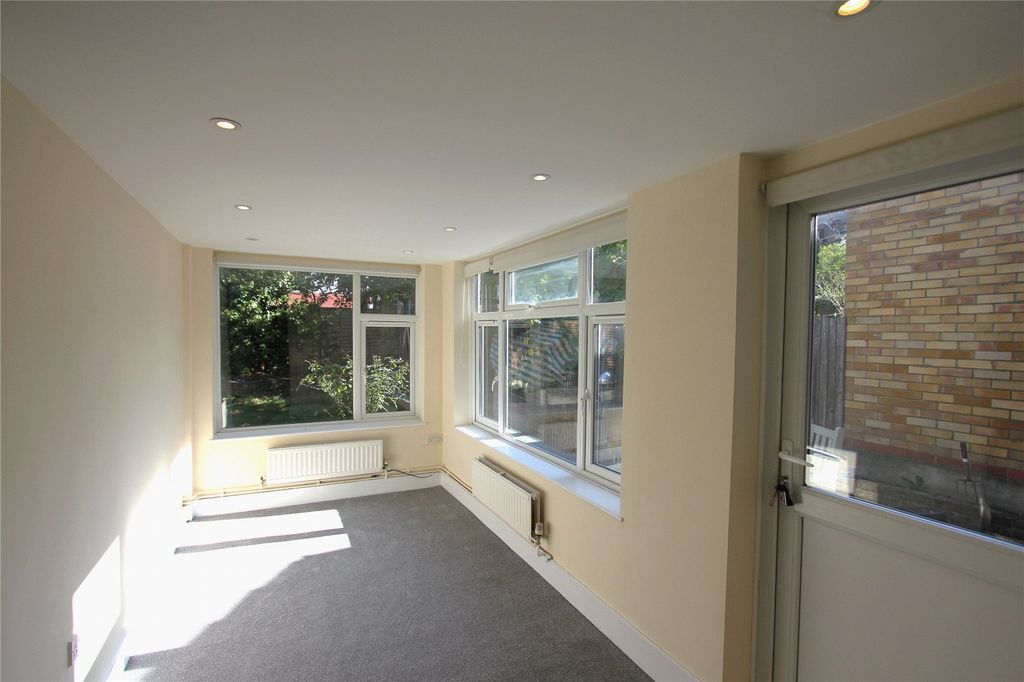 Property photo 2 of 9 Picture No. 01
