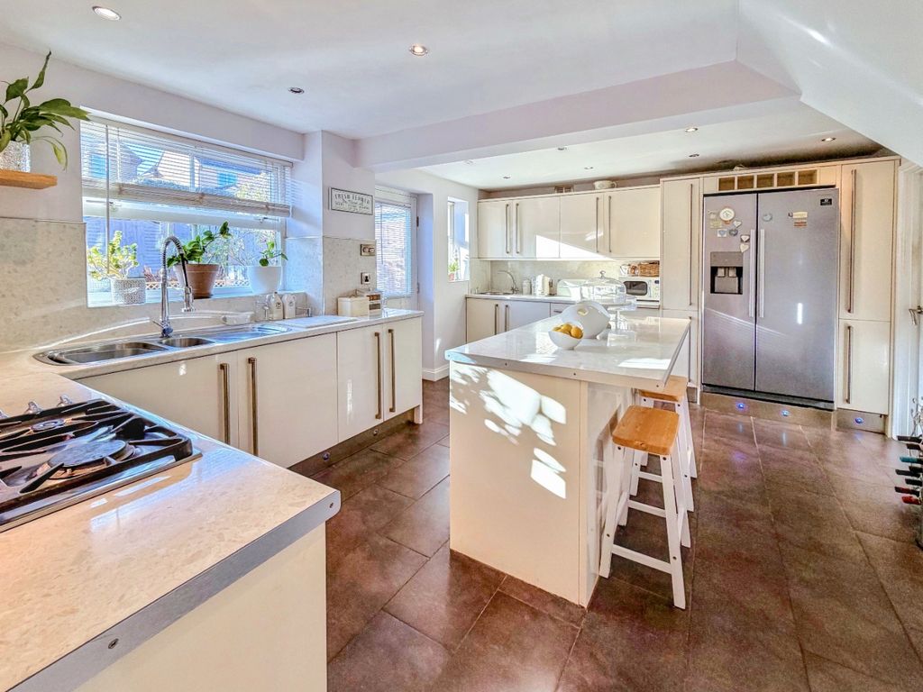 Property photo 2 of 56 4697032