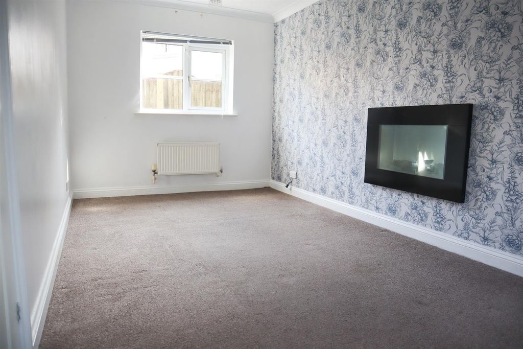 Property photo 2 of 12 Sitting Room