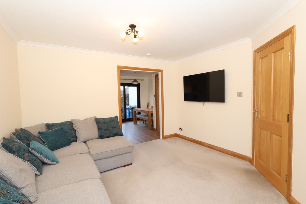 Property photo 3 of 15 Lounge