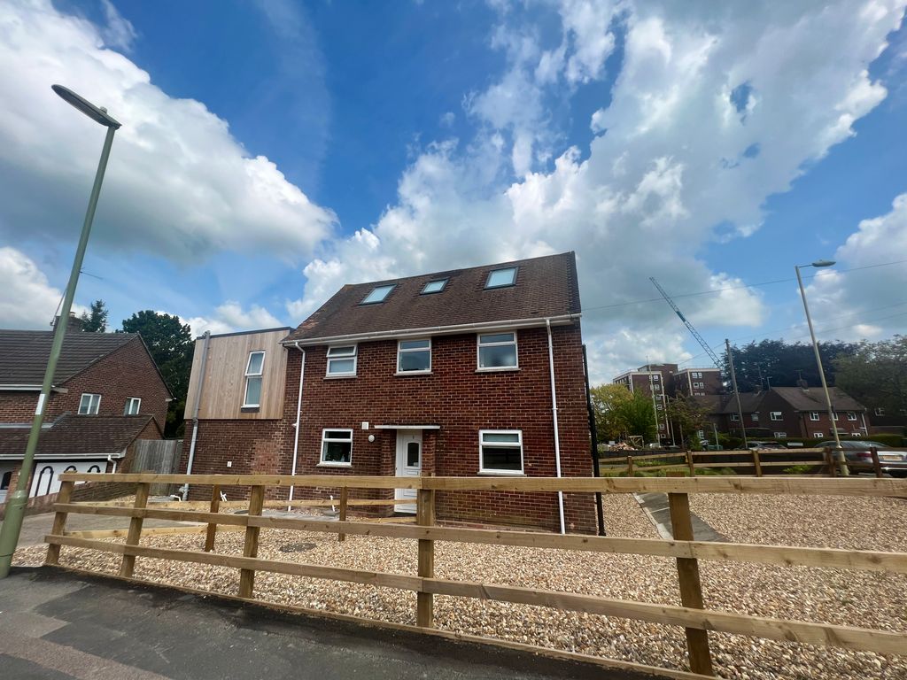 Property photo 2 of 20