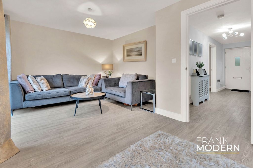 Property photo 2 of 46 Living Room