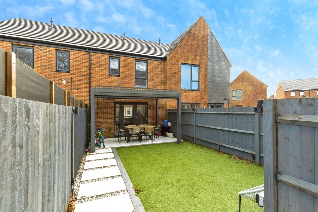 Property photo 3 of 16 Photo