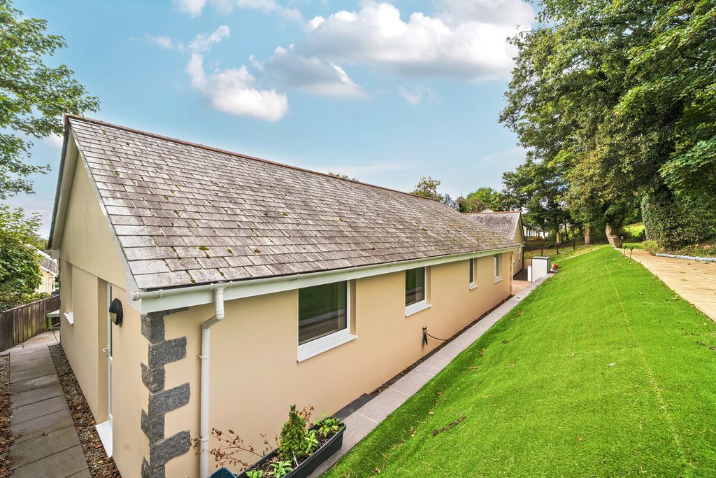 Property photo 3 of 18 3 - 4-6Aa14216976c7-1...
