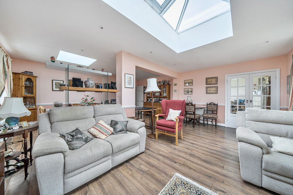 Property photo 2 of 15 1408702-11-698B31...