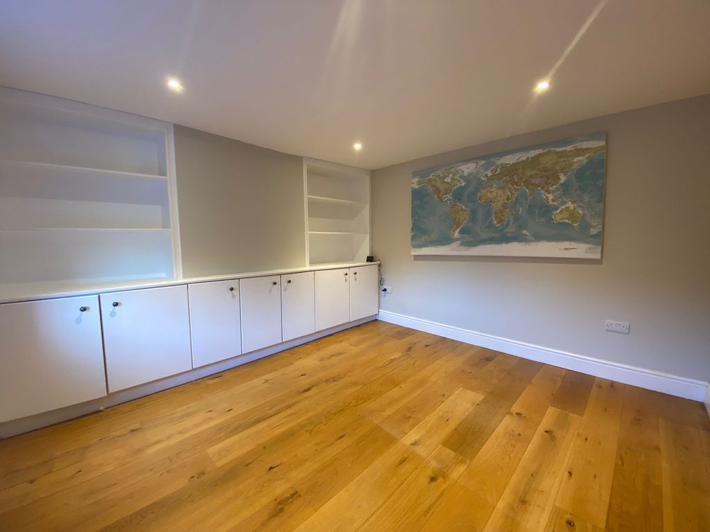 Property photo 3 of 14 Sunroom