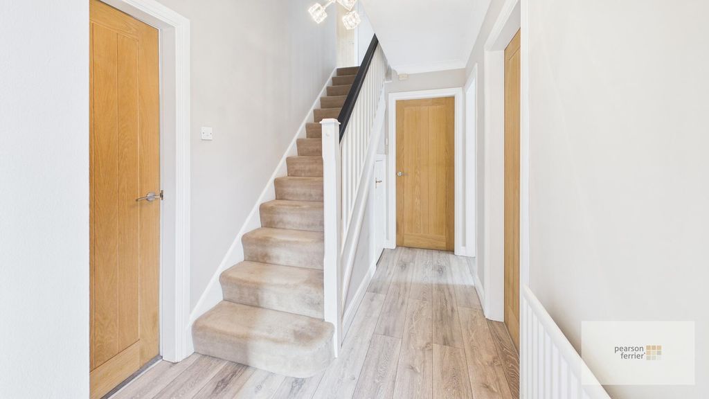 Property photo 2 of 17 Hallway