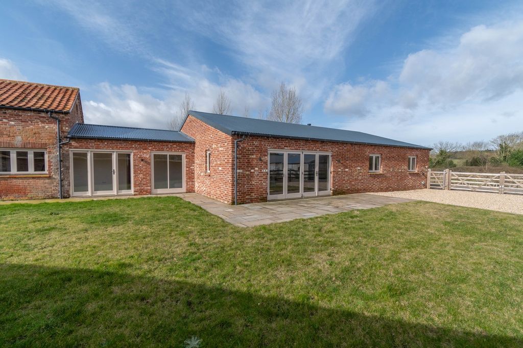 Property photo 2 of 21