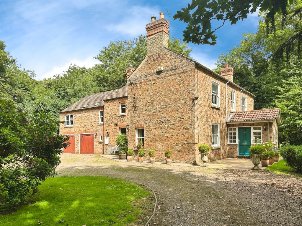 Property photo 1 of 33 3962371