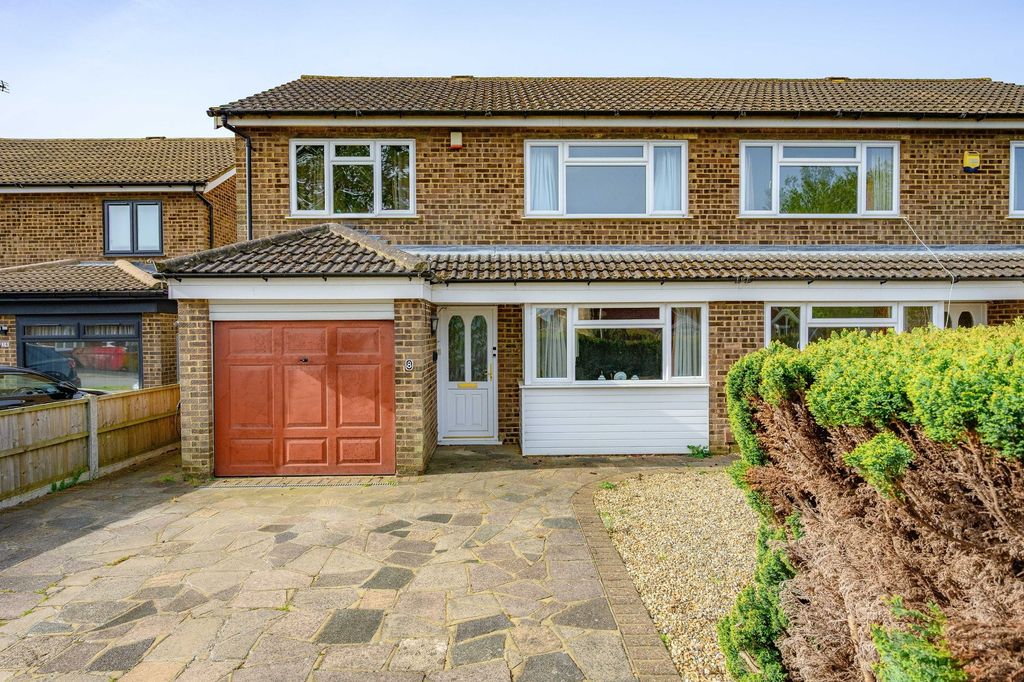 Property photo 1 of 16 Maplefield Three Bedroom Home Park Street St Albans