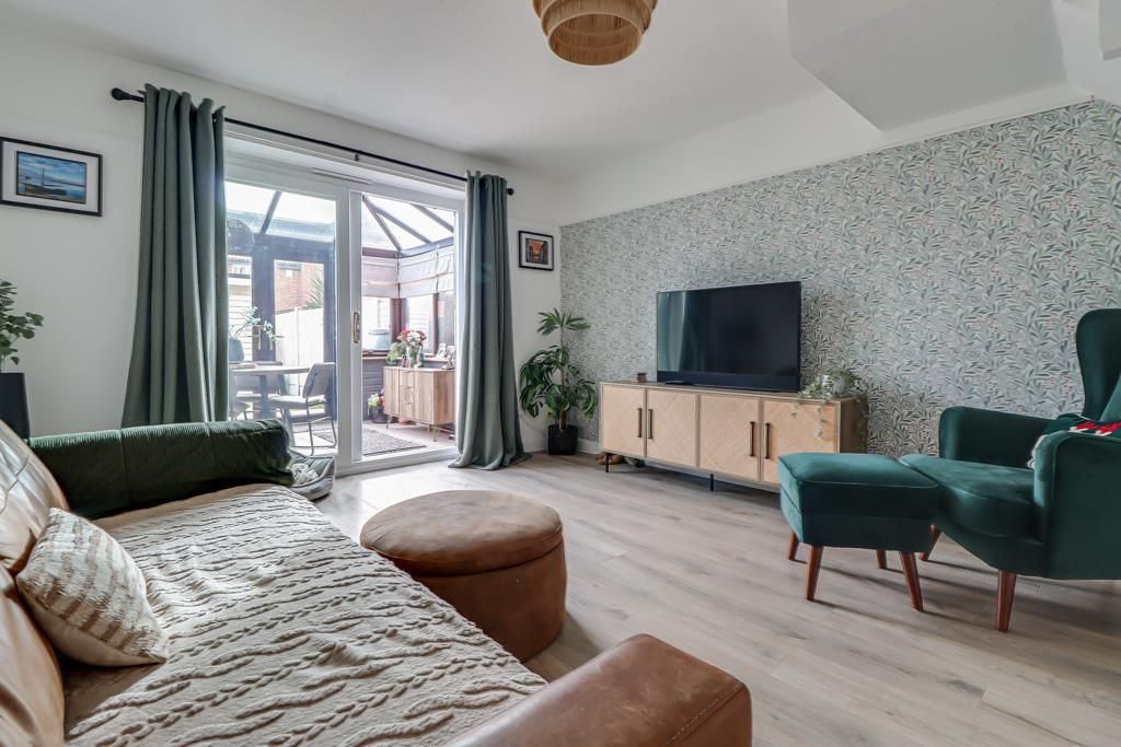 Property photo 2 of 15 Lounge