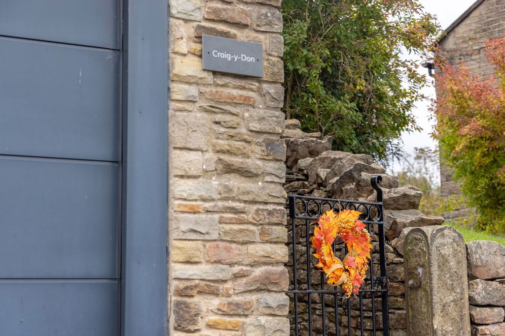 Property photo 3 of 28