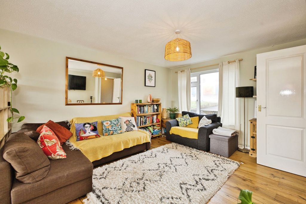 Property photo 3 of 19 Pbox-Img.Jpg