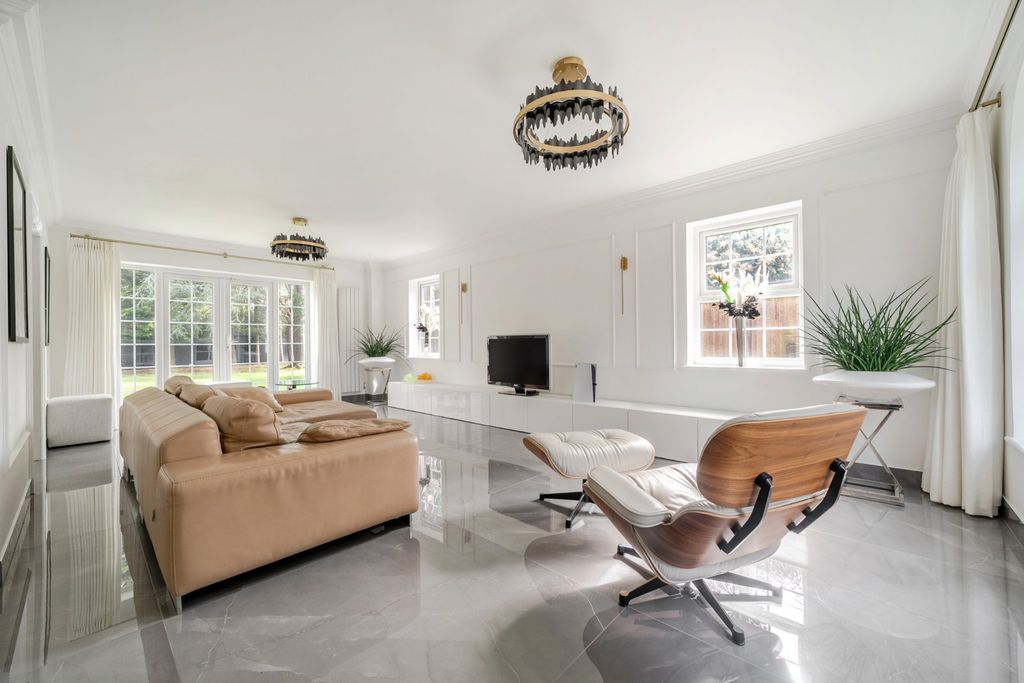 Property photo 3 of 25 Picture No. 06