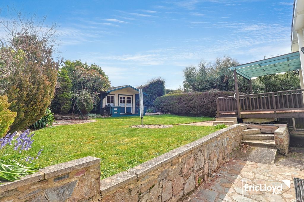 Property photo 2 of 17 Photo 11