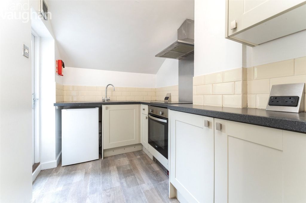 Property photo 3 of 14 Picture No. 10