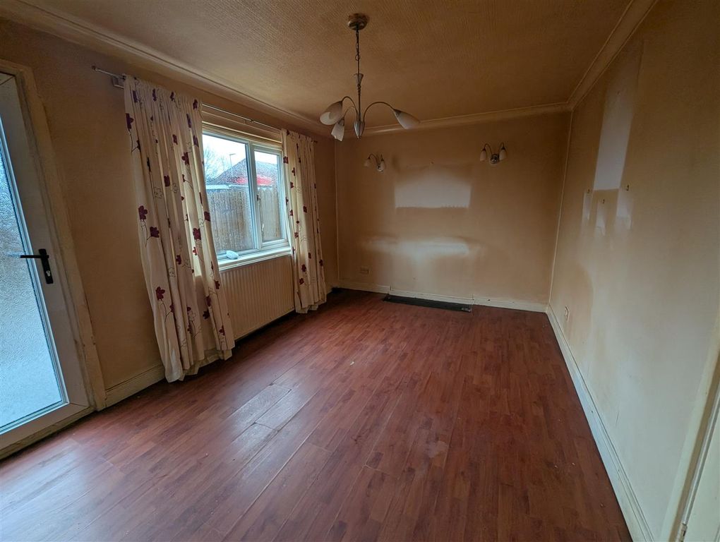 Property photo 3 of 9 Lounge