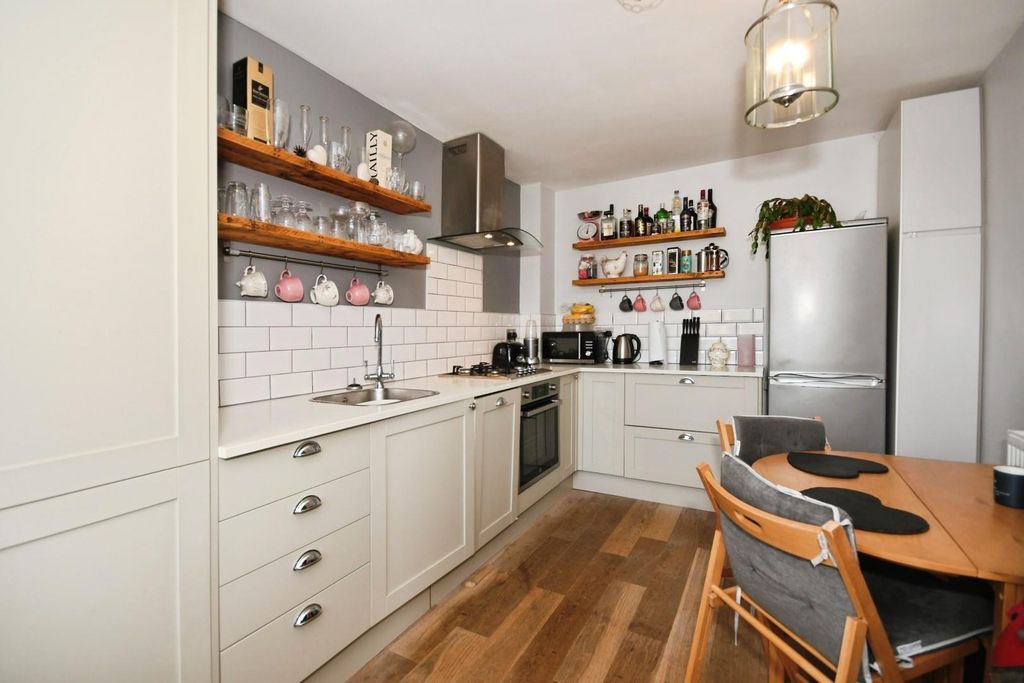 Property photo 3 of 15 Kitchen 02.Jpg