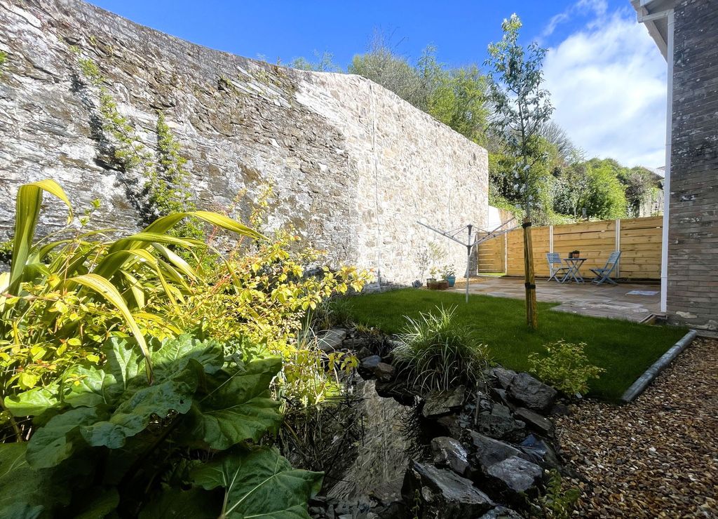 Property photo 3 of 18