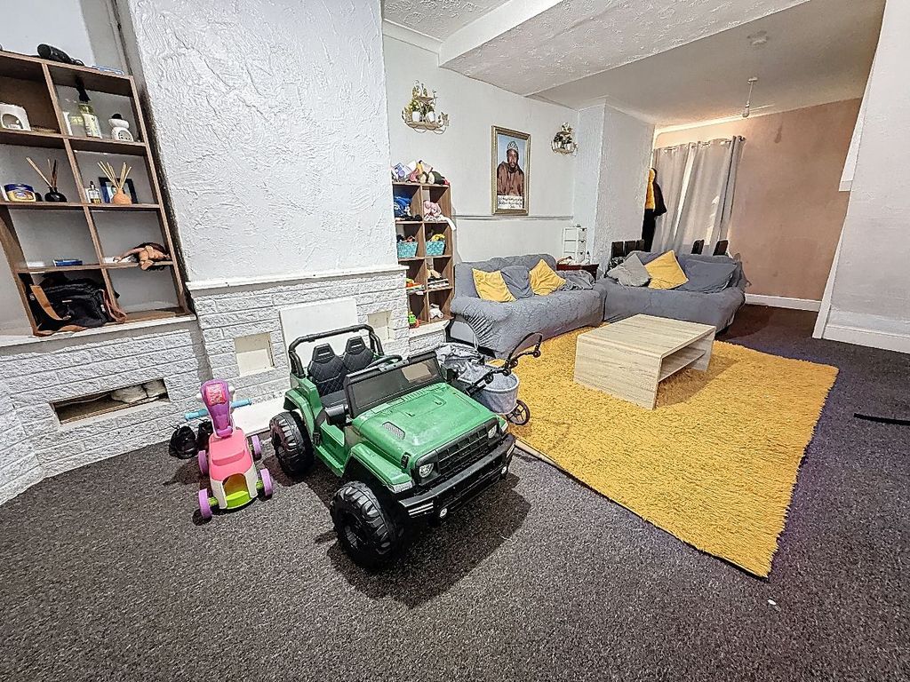 Property photo 2 of 8