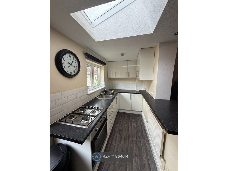 Property photo 1 of 7 Kitchen