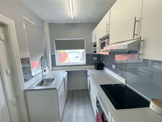 Property photo 3 of 21 Kitchen
