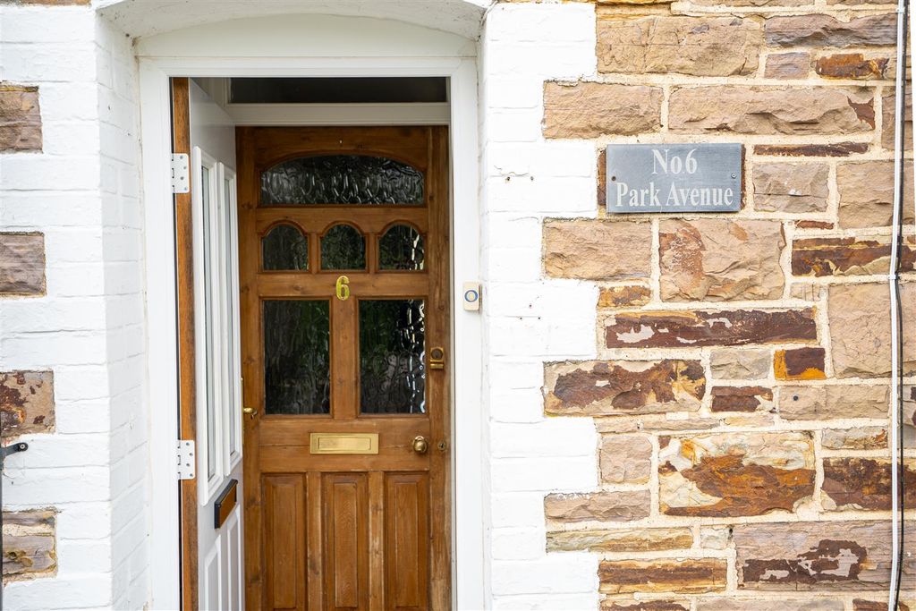 Property photo 2 of 23
