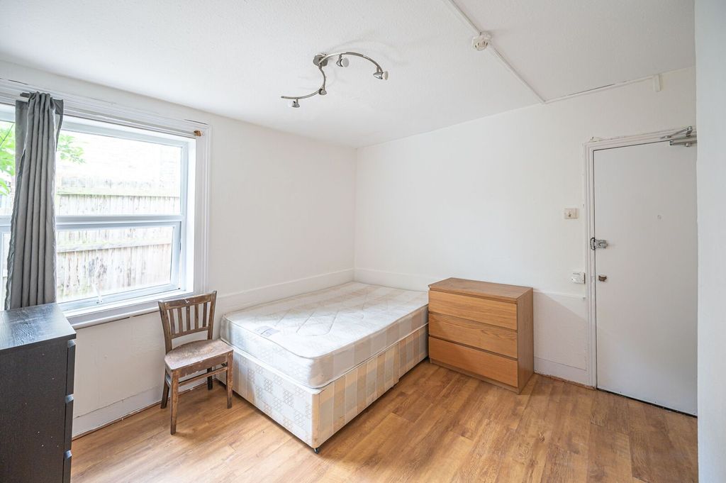 Property photo 2 of 3