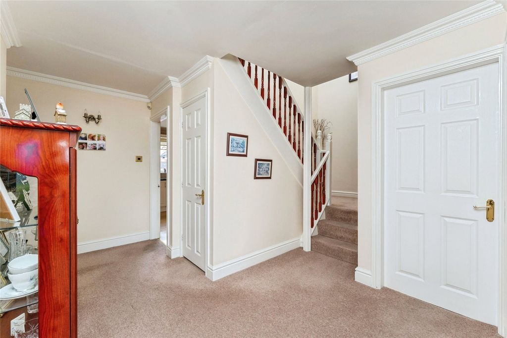 Property photo 2 of 24 Entrance Hall